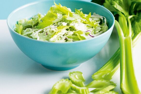potentsial uchun o'tlar bilan sabzavotli salat